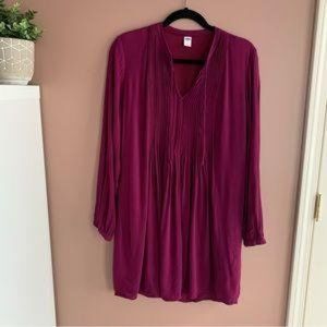 Old navy burgundy pleate Ilnc d shift dress size small
